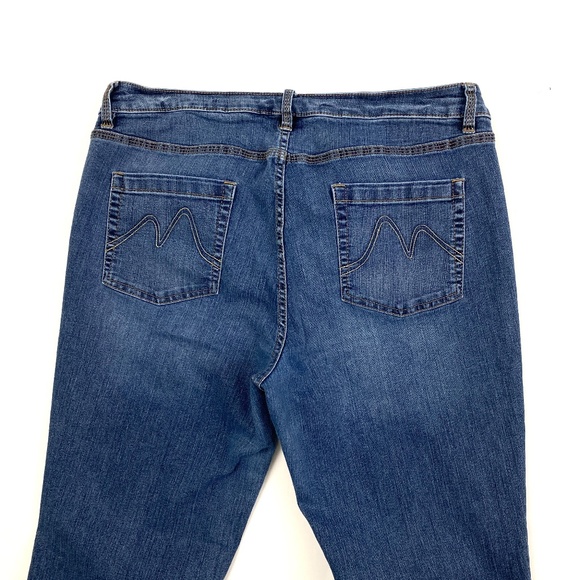 COPY - New York & Company Curvy Bootcut Women's size 16 Dark Wash Blue denim Je… - Picture 2 of 4